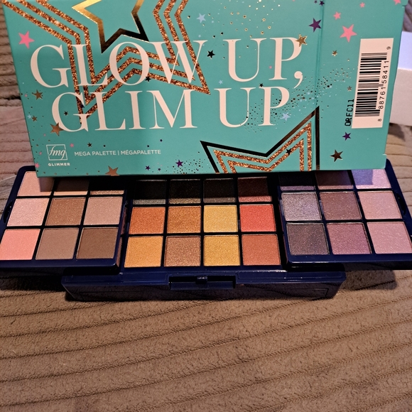 Glow up, Glim up.  Avon makeup mega palette 🎨. - Picture 10 of 11